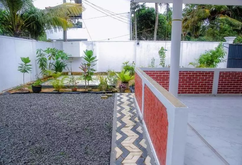 Majatalo Mirissa Diamond Beach Villa