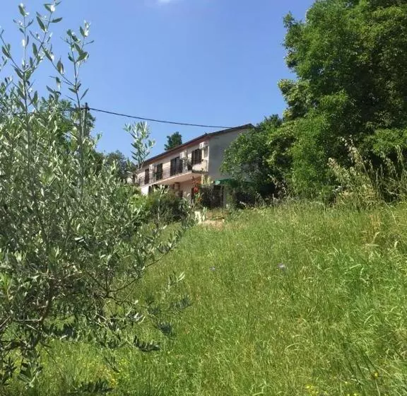 پانسیون Salara House