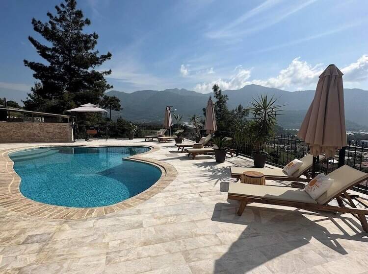 هتل Tas Ev Adrasan