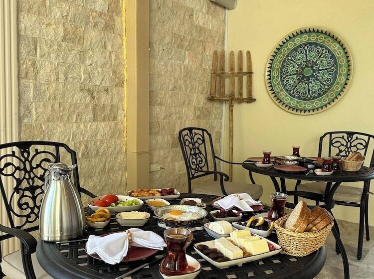 هتل Tas Ev Adrasan