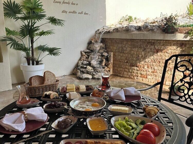 هتل Tas Ev Adrasan