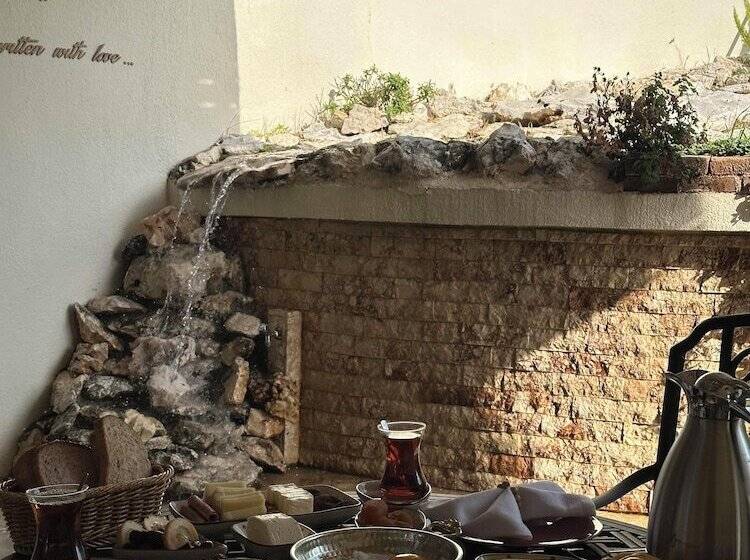 هتل Tas Ev Adrasan