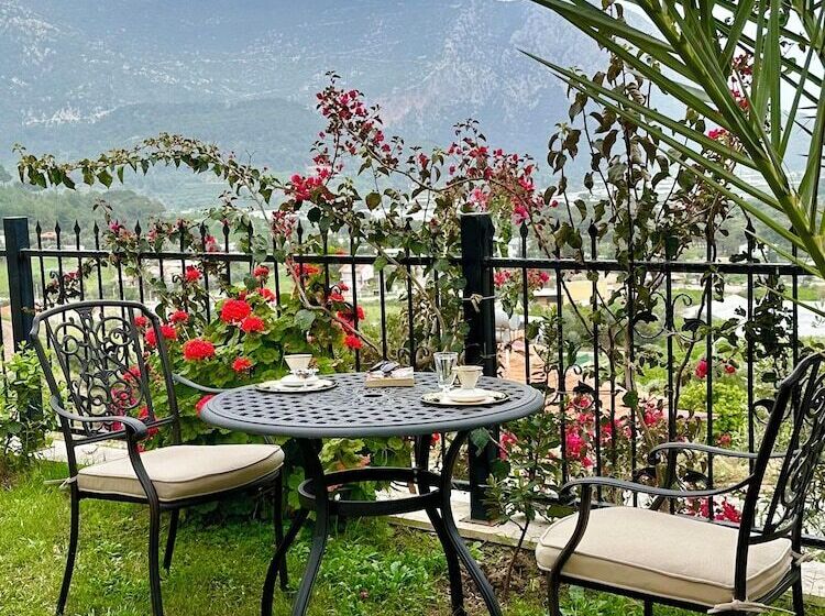 هتل Tas Ev Adrasan