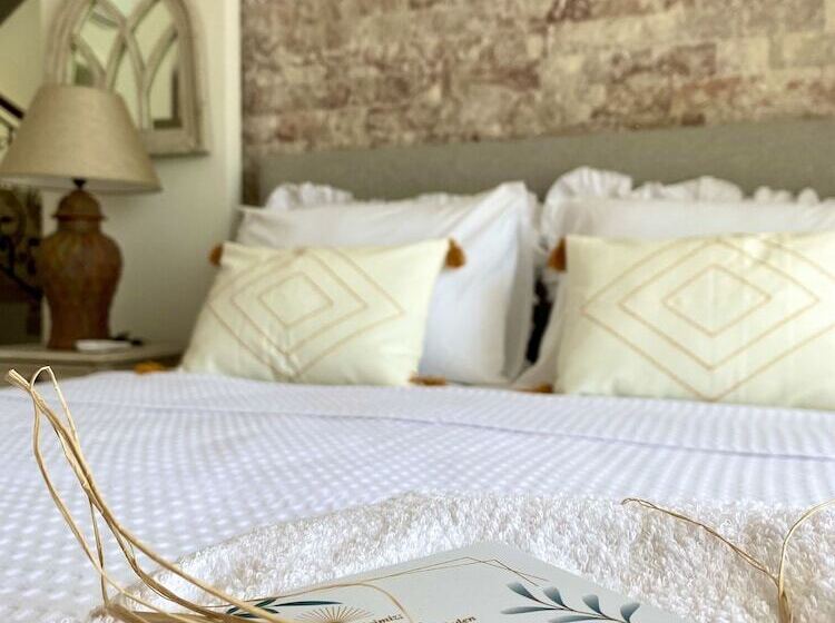 هتل Tas Ev Adrasan