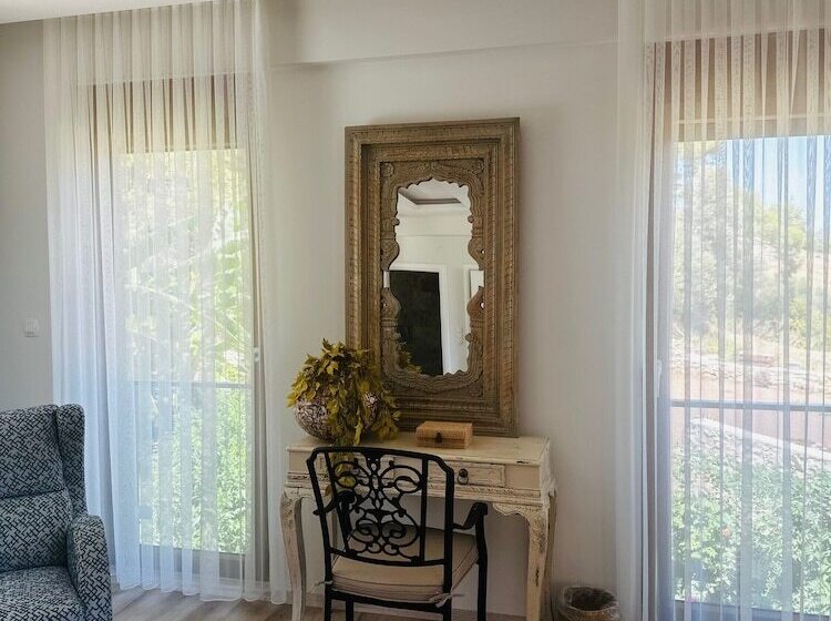 هتل Tas Ev Adrasan