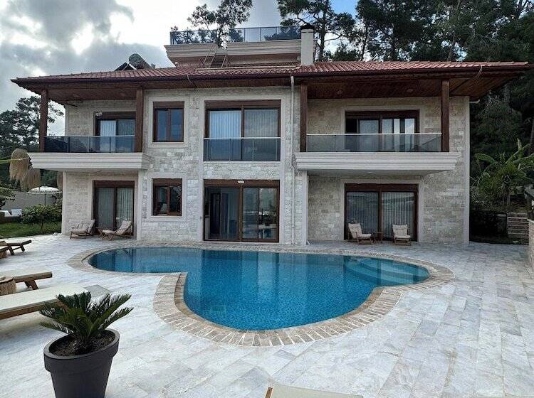 هتل Tas Ev Adrasan