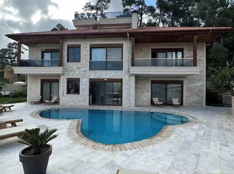 هتل Tas Ev Adrasan