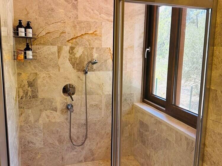 هتل Tas Ev Adrasan