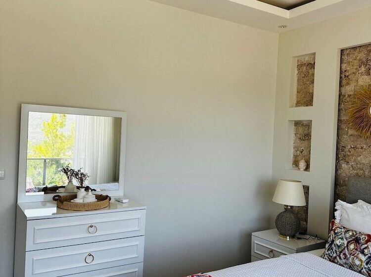 هتل Tas Ev Adrasan