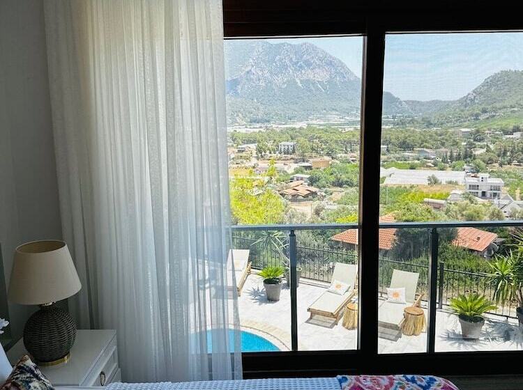 هتل Tas Ev Adrasan