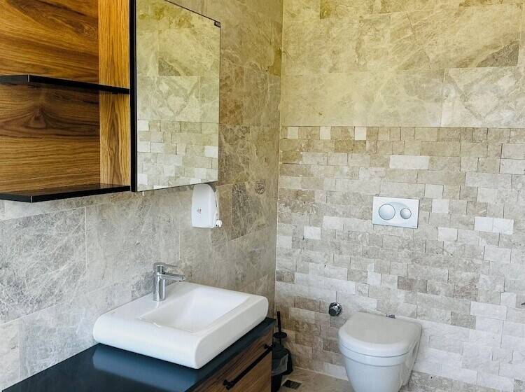 هتل Tas Ev Adrasan