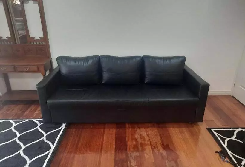 Hotelli Cock Or Two Kink House