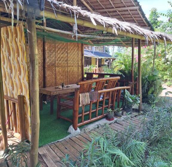 ユースホステル Genevieve Guest House