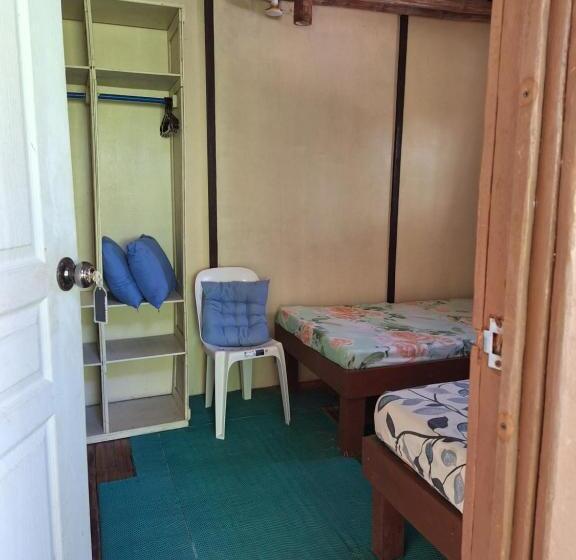 ユースホステル Genevieve Guest House