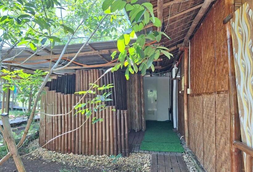 ユースホステル Genevieve Guest House