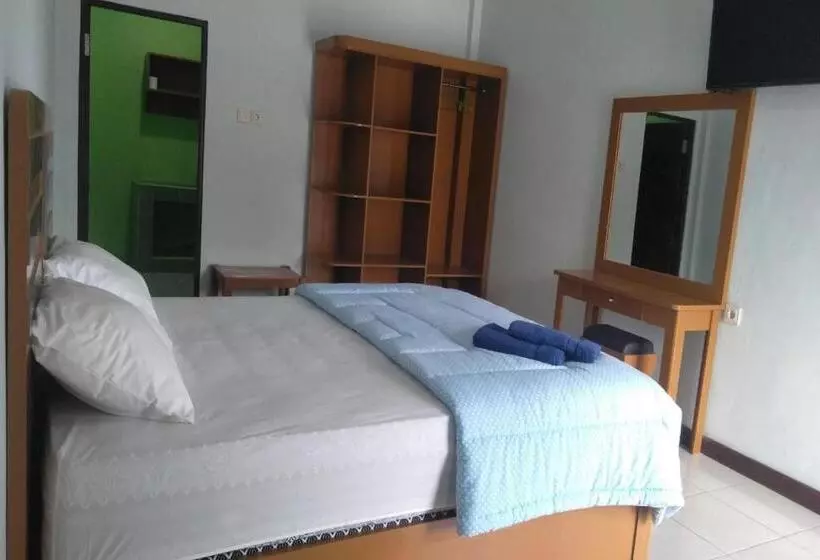 ホテル Oyo 93523 Penginapan Laras Paminggir