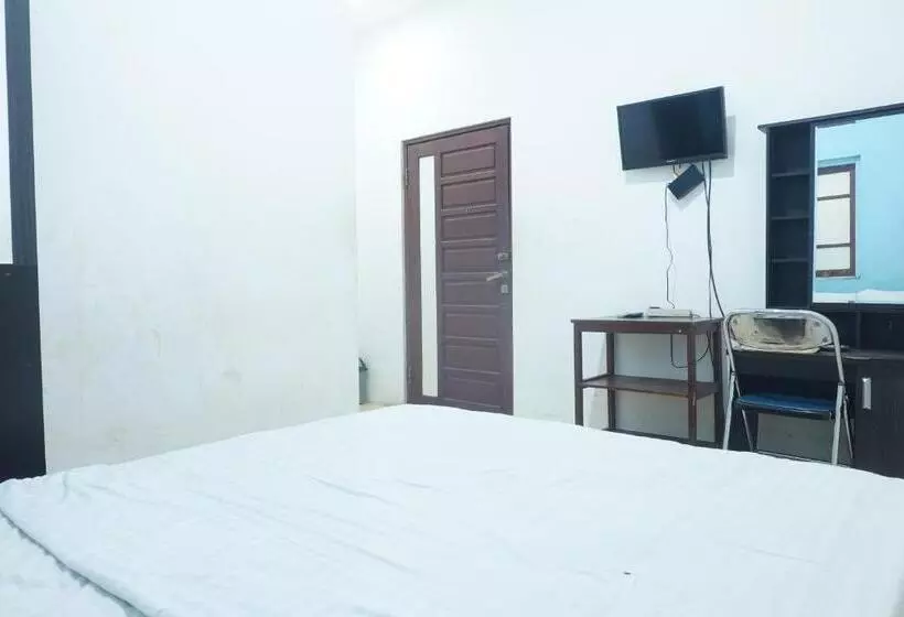 ホテル Oyo 93523 Penginapan Laras Paminggir