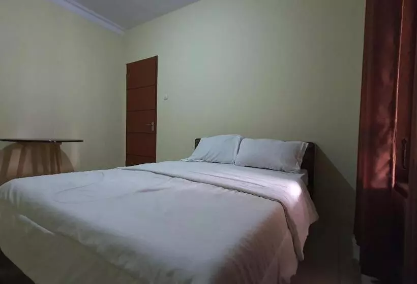 ホテル Oyo 93523 Penginapan Laras Paminggir