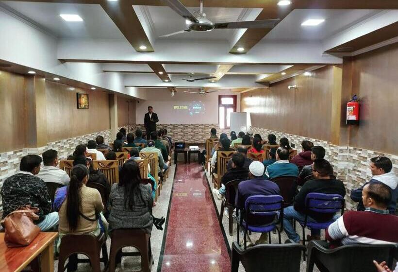 هتل Paradise Home Stay