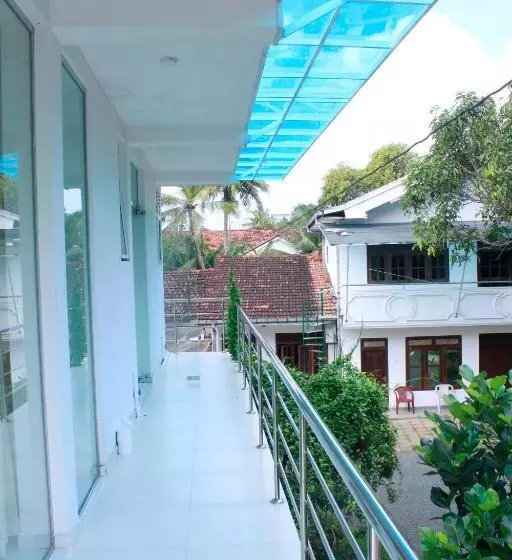 Hotelli Vthree Family House