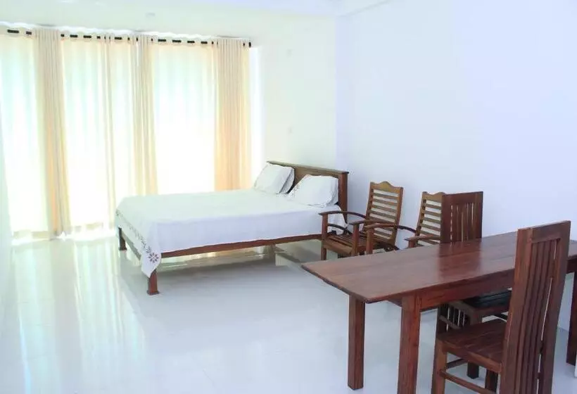 Hotelli Vthree Family House