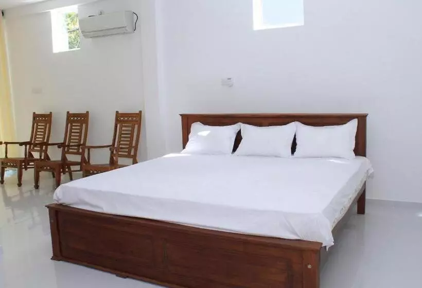 Hotelli Vthree Family House