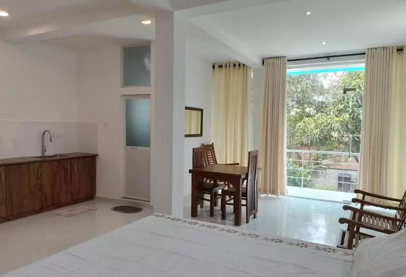 Hotelli Vthree Family House