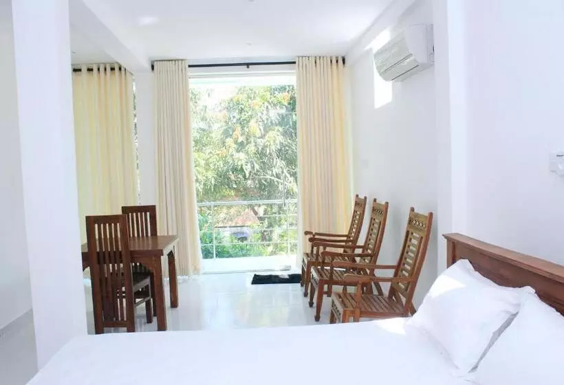 Hotelli Vthree Family House