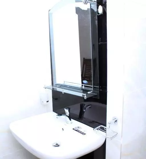 Hotelli Vthree Family House