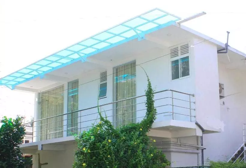 Hotelli Vthree Family House