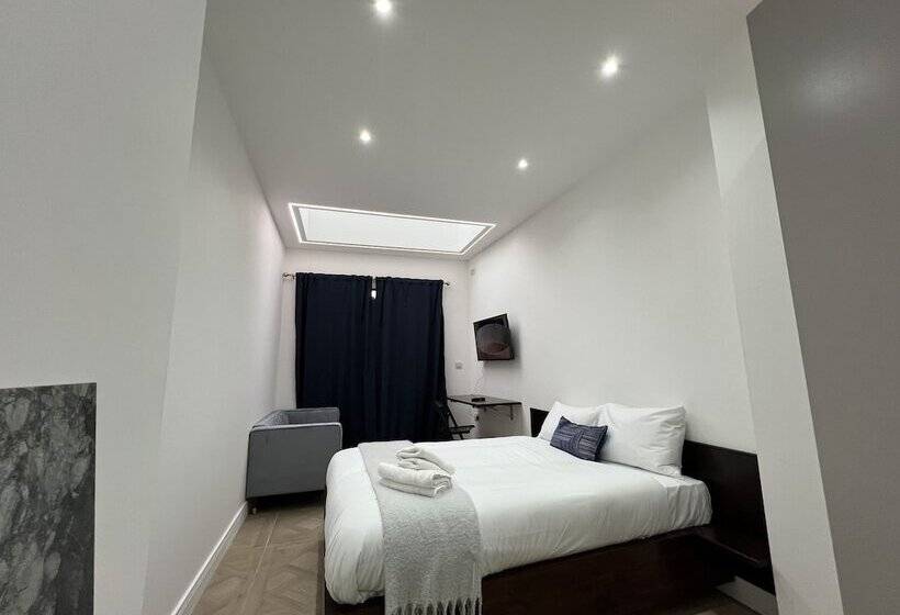 Luxurious London Studios