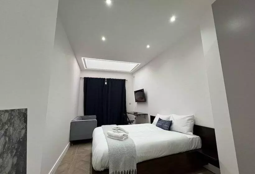 Luxurious London Studios