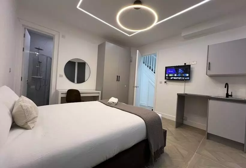 Luxurious London Studios
