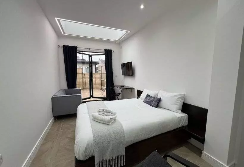 Luxurious London Studios