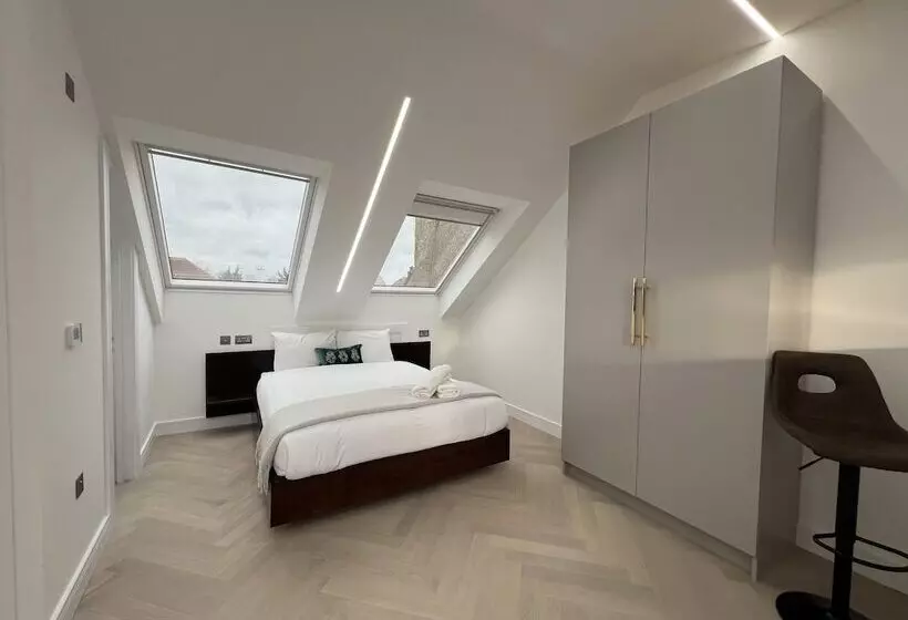 Luxurious London Studios