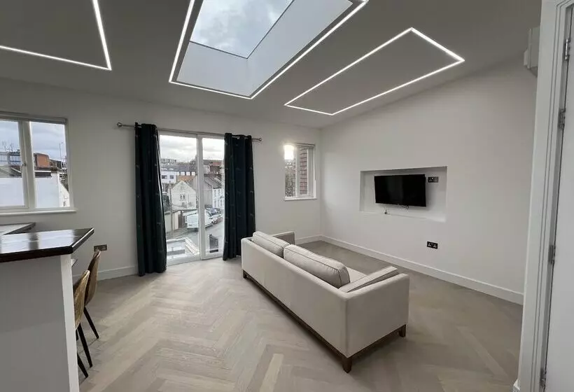 Luxurious London Studios