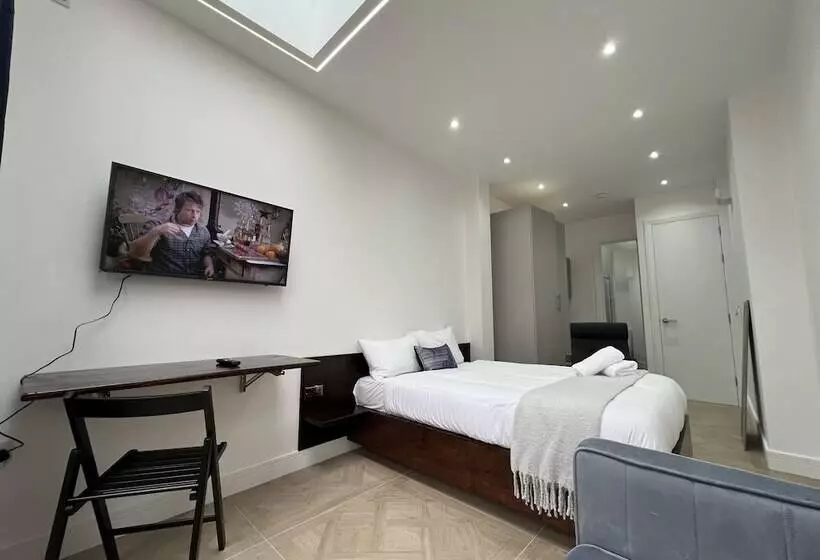 Luxurious London Studios