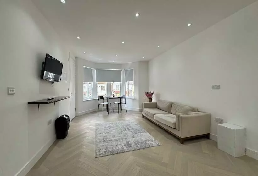 Luxurious London Studios