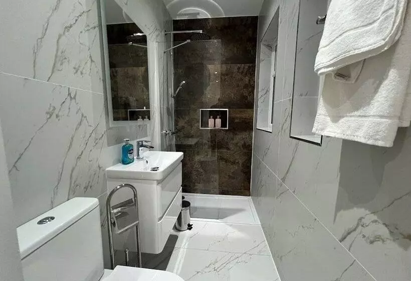 Luxurious London Studios