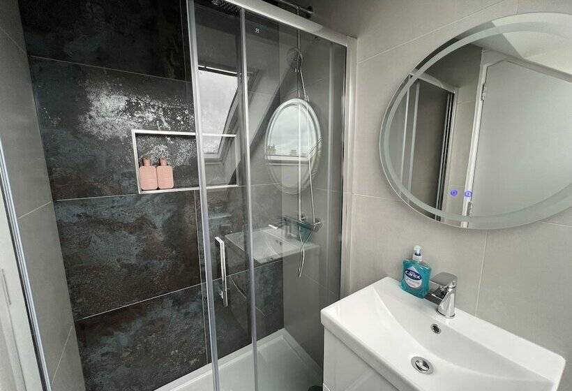 Luxurious London Studios