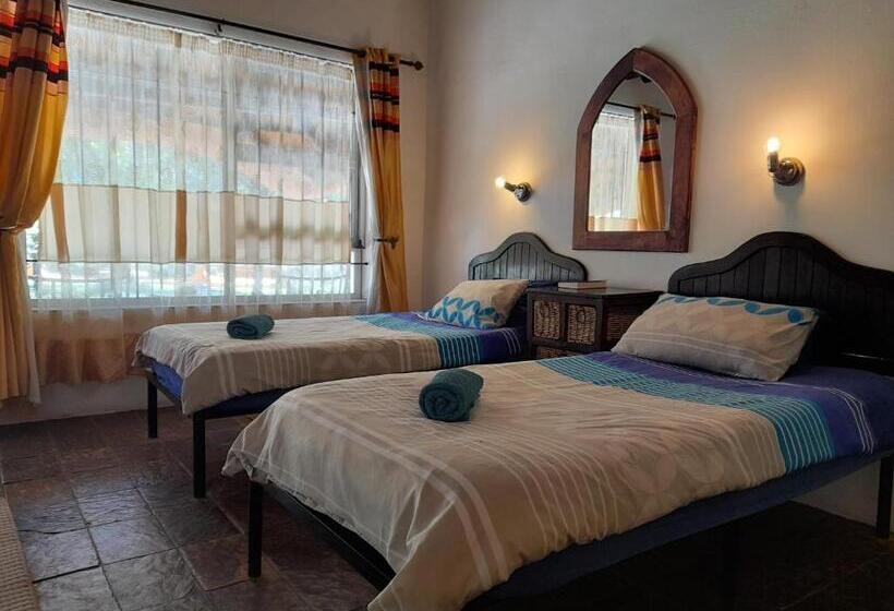 پانسیون Lion S Den Guesthouse Otjiwarongo