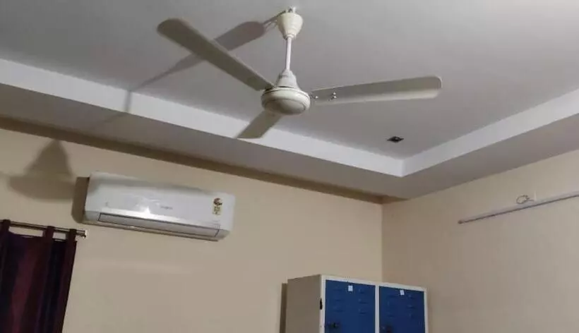Rayudugarillu Men S Deluxe Hostel