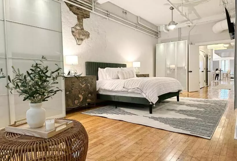 The Historic Lyric Presidential Suite