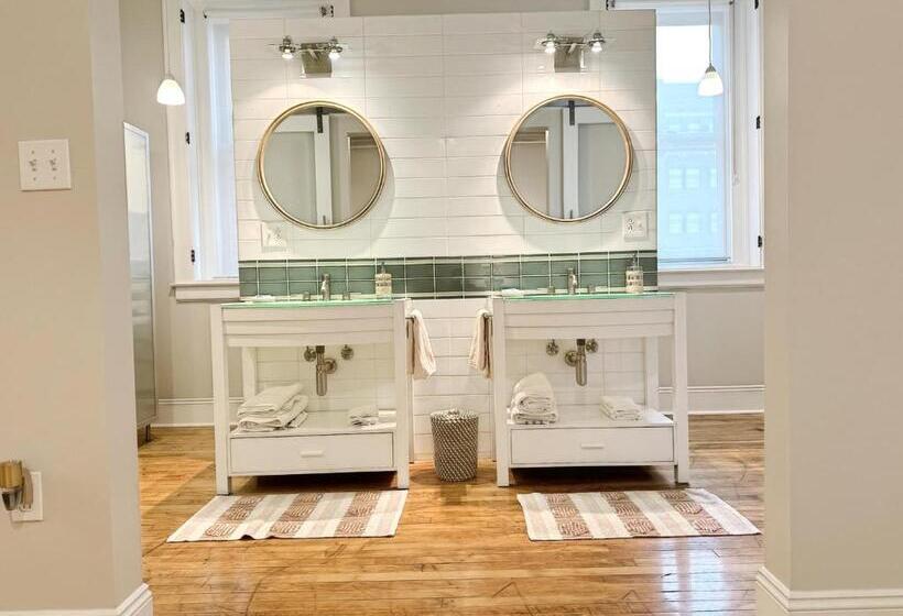 The Historic Lyric Presidential Suite