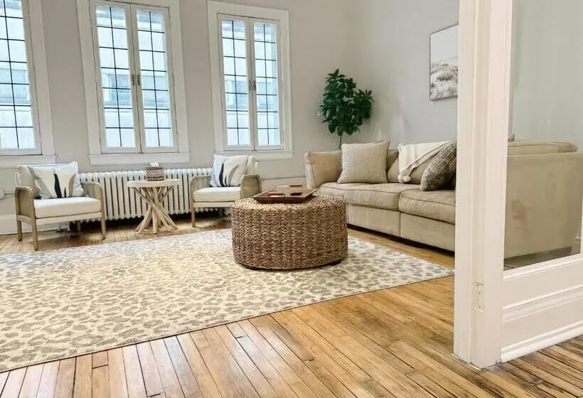 The Historic Lyric Presidential Suite