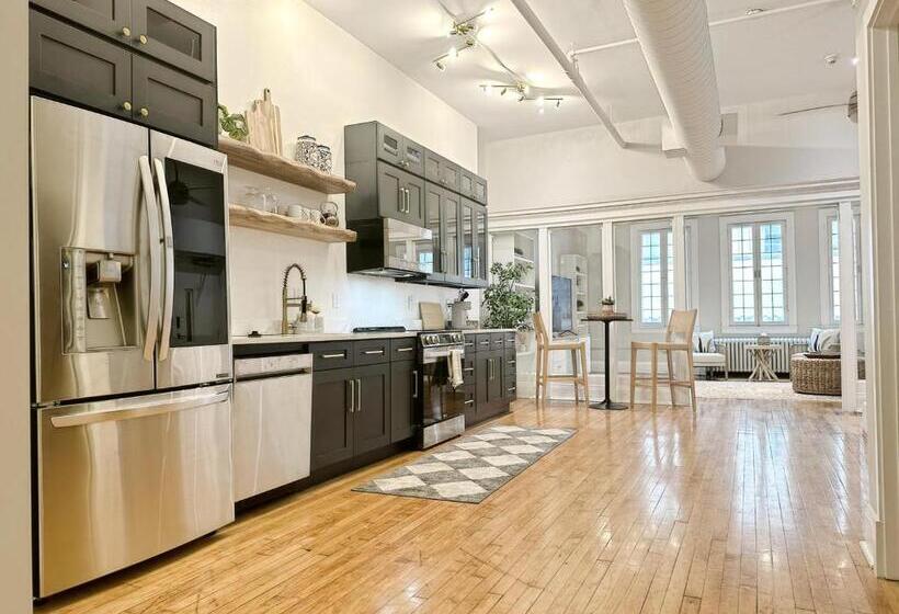 The Historic Lyric Presidential Suite