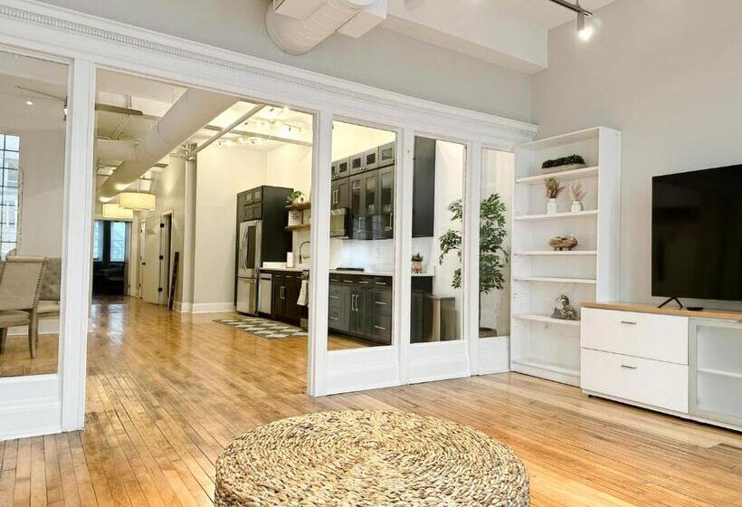 The Historic Lyric Presidential Suite