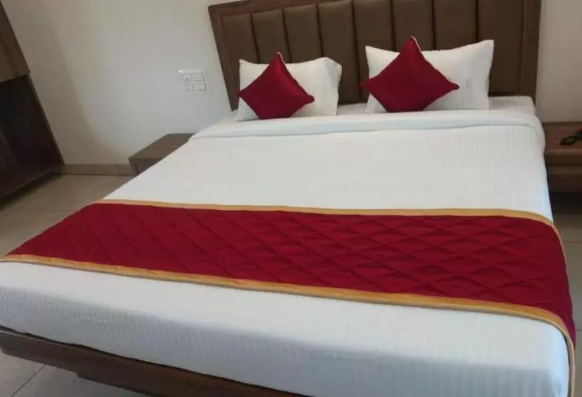 Hotel Rays Inn Boarding & Lodging