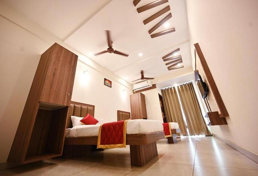 Hotel Rays Inn Boarding & Lodging