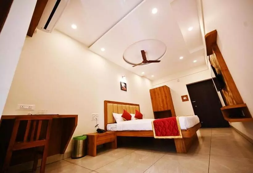 Hotel Rays Inn Boarding & Lodging